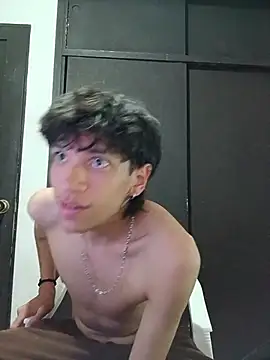 h3ll_b0y_ (M twink) - squeeze the nipple 10seg