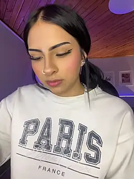 Hilary_pinkk webcam