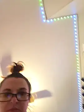 queenpeaches121 live webcam show