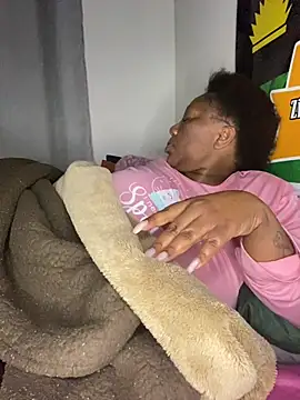 BoobsQueeen live webcam show