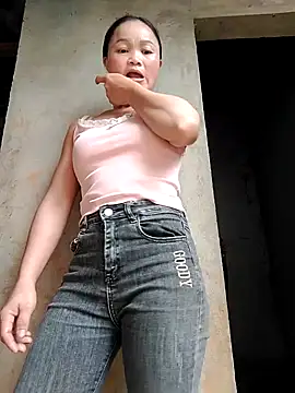 Tieuvy122 live webcam show