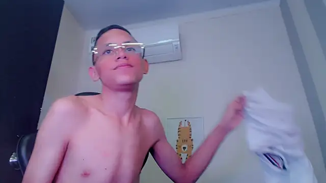 sombra_18 live webcam show
