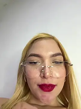 Valeria_Lun