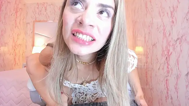 Emily_Whinfre webcam
