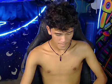hugekenbigcock live cam on StripChat