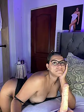 ema_zoe webcam
