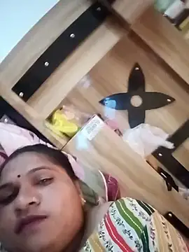 Menka_cut34 webcam