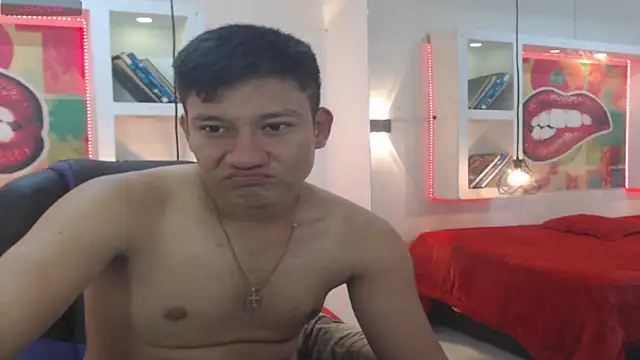 DominantBoy4 live cam on StripChat