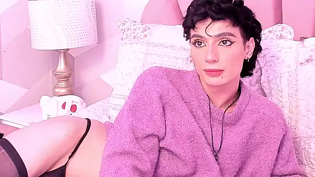 KylieMonnett live cam on StripChat