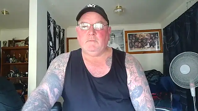 KINKYBLUEYES69 webcam