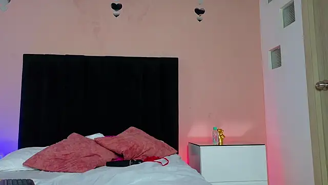 MILA_AND_COTI live sex cam