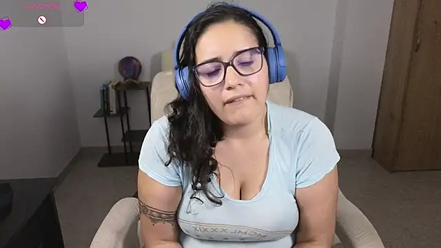 blue__moon_ live cam on StripChat