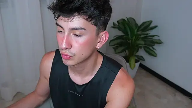 sweettaaron01 webcam