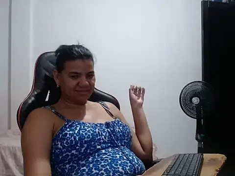 Adriana_0312 live cam on StripChat
