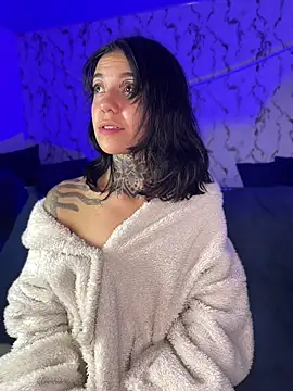 Lunai_gh live cam on StripChat