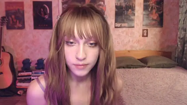 Friendly_Ellie live cam on StripChat