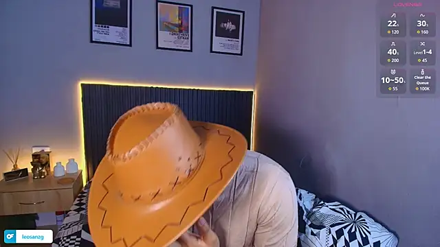Leo_Savage_ webcam