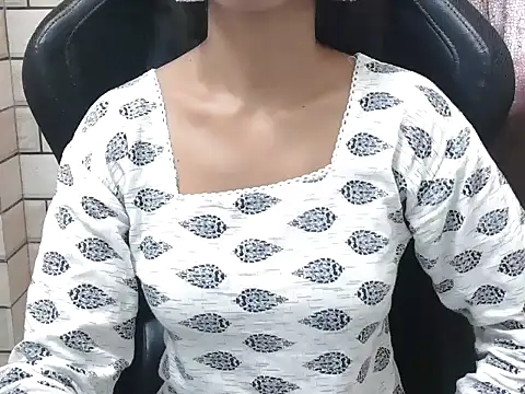 mayra4u (F young) - Oil on ass