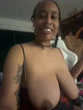 Lunalovesyou8 webcam