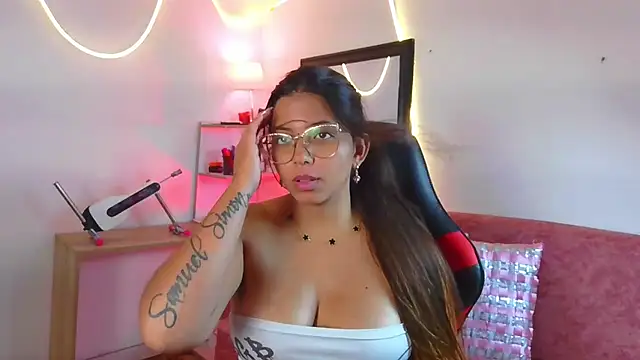 Megaan_Greey live cam on StripChat