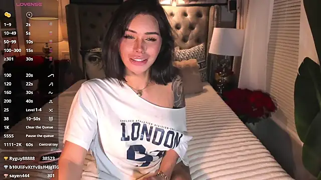 ParisianDoll webcam