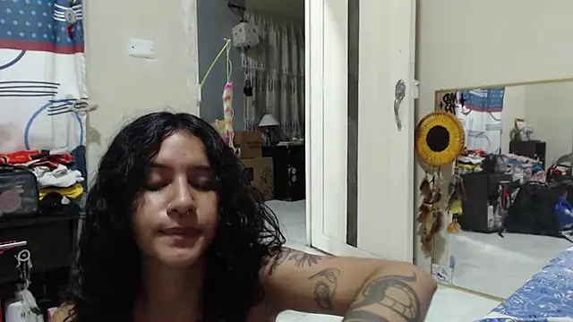 AlinaWoolf_ webcam