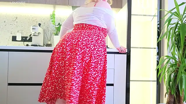 Miss_Magic_Eyes_ live cam on StripChat