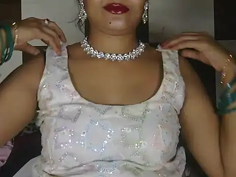 hotee_bhabi live cam on StripChat