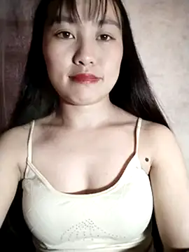 Cherry-squirtt live cam on StripChat