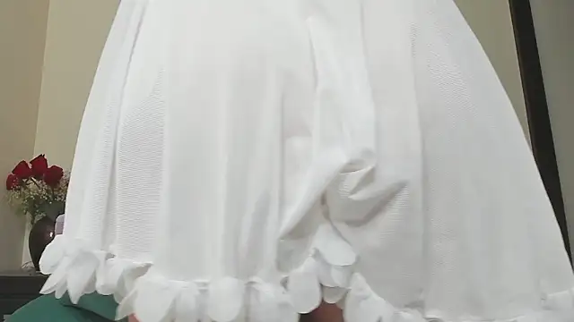 GoldenLunaa live cam on StripChat