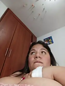 Van3orgasm4me live cam on StripChat