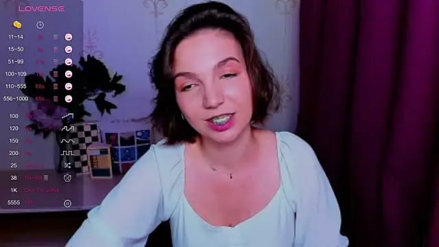 KindHazelHere_ live cam on StripChat