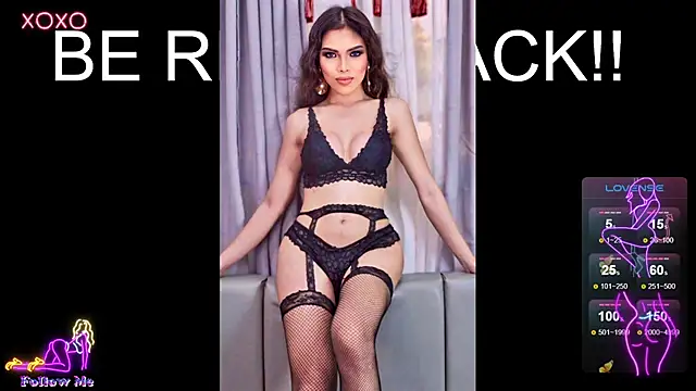 izabella_moore live cam on StripChat