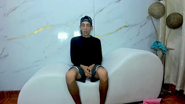 AmazingOrgasm webcam