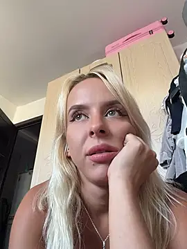 LikaCat Live Webcam on Stripchat