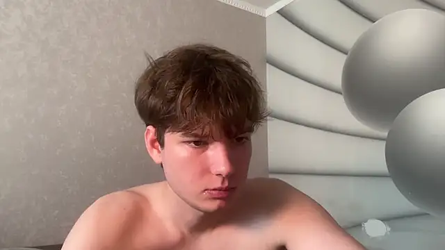 tomasdickpick (M twink) - take off a T-shirt