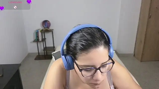 blue__moon_ live cam on StripChat