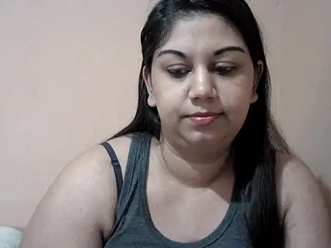 bellachow10 live cam on StripChat