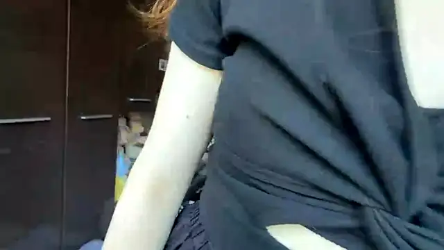 BuzzingRaid live cam on StripChat