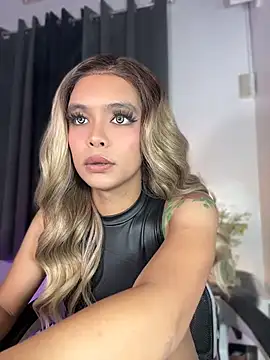 MajesticKitana live cam on StripChat