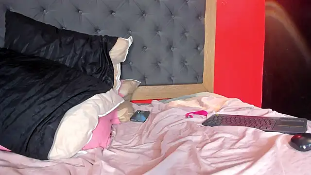 YayaHilton webcam