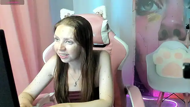 EmilyStevart live cam on StripChat