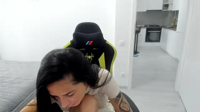 Emmapmg live cam on StripChat