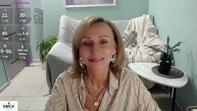 HornyMilf_777 webcam