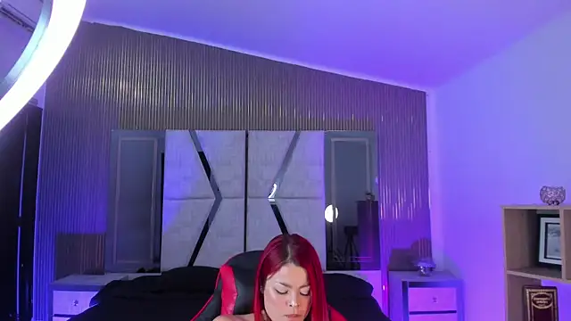 NahomiRichards_ webcam