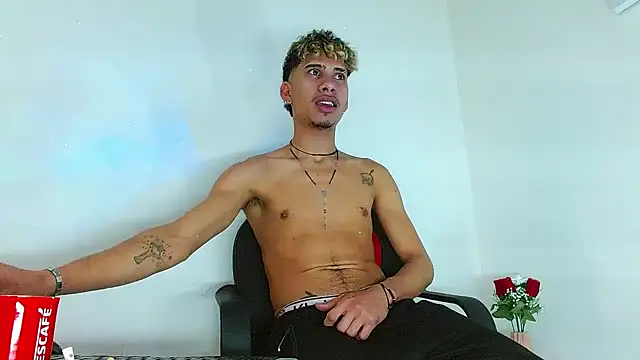 Skinny_cute_Alyer webcam