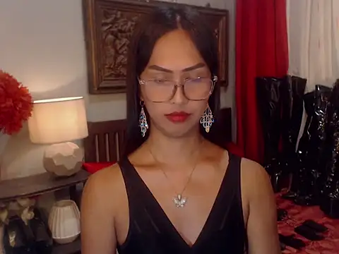 Nathalieheartt live cam on StripChat