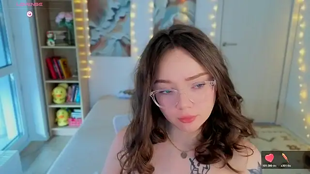 MilenaSaint live cam on StripChat