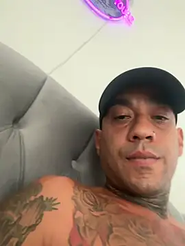 Pablo_fucker live cam on StripChat