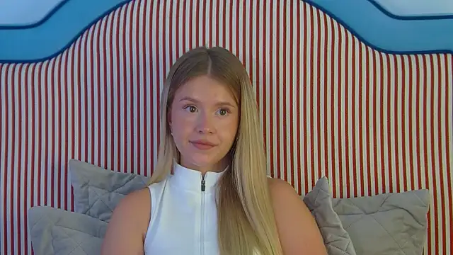 MilanaBalmain live cam on StripChat